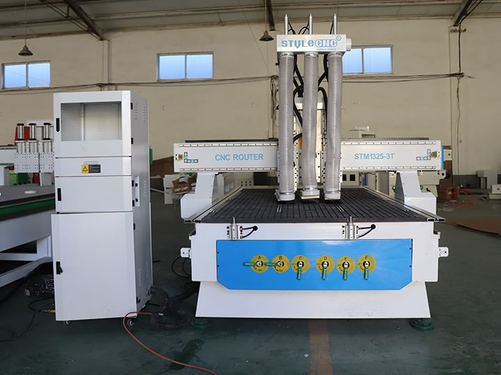 出售三軸數(shù)控木材銑削和切割機