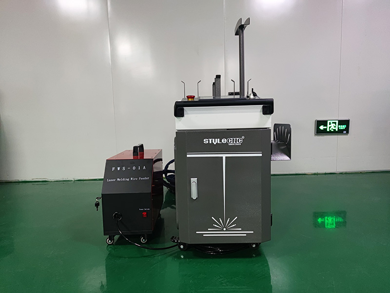 三合一手持式激光焊接、清洗、切割機(jī) 三合一手持式激光焊接、清洗、切割機(jī)