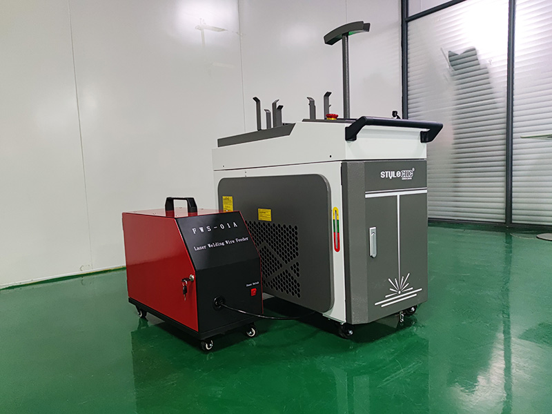 三合一手持式激光清潔器、焊接機(jī)、切割機(jī) 三合一手持式激光清潔器、焊接機(jī)、切割機(jī)