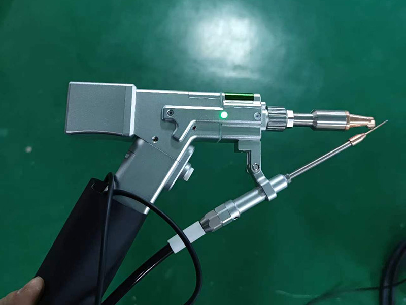 三合一手持式激光焊接、清洗、切割機(jī) 三合一手持式激光焊接、清洗、切割機(jī)