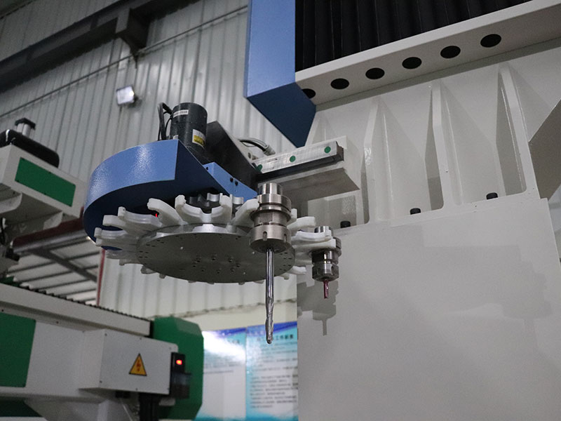 自動(dòng)換刀 自動(dòng)換刀