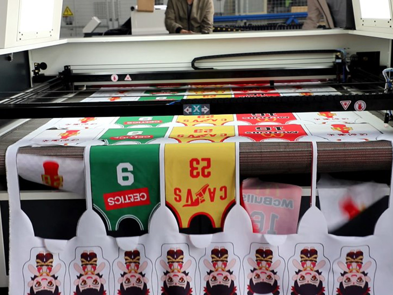 用于汽車內(nèi)飾項(xiàng)目的激光織物切割機(jī)