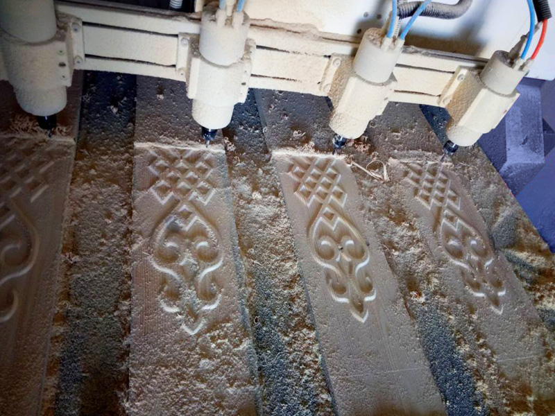 用于木工項(xiàng)目的第四軸數(shù)控雕刻機(jī) 用于木工項(xiàng)目的第四軸數(shù)控雕刻機(jī)