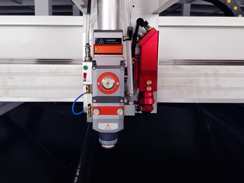 光纖 & CO2 金屬和非金屬混合激光切割機 光纖 & CO2 金屬和非金屬混合激光切割機