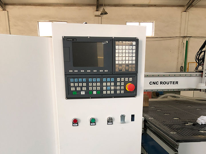 SYNTEC 系統及配件，適用于帶盤式自動換刀系統的數控木雕機