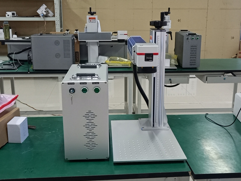 彩色光纖激光雕刻機(jī) 彩色光纖激光雕刻機(jī)