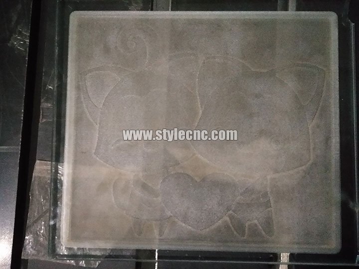 玻璃雕刻項(xiàng)目的數(shù)控雕刻機(jī) 玻璃雕刻項(xiàng)目的數(shù)控雕刻機(jī)