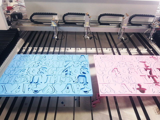 150W 美國(guó)多頭激光切割機(jī)