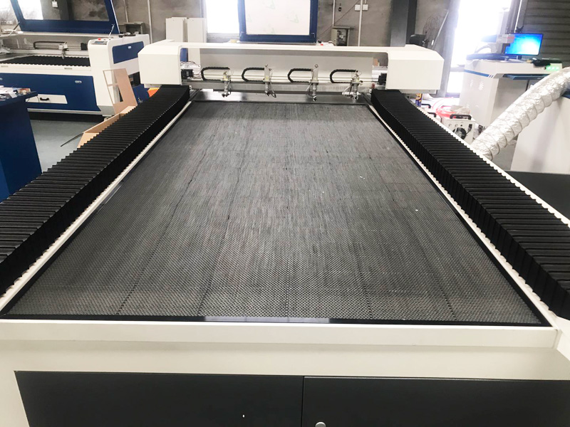 4頭 CO2 美國(guó)的激光切割機(jī) 4頭 CO2 美國(guó)的激光切割機(jī)