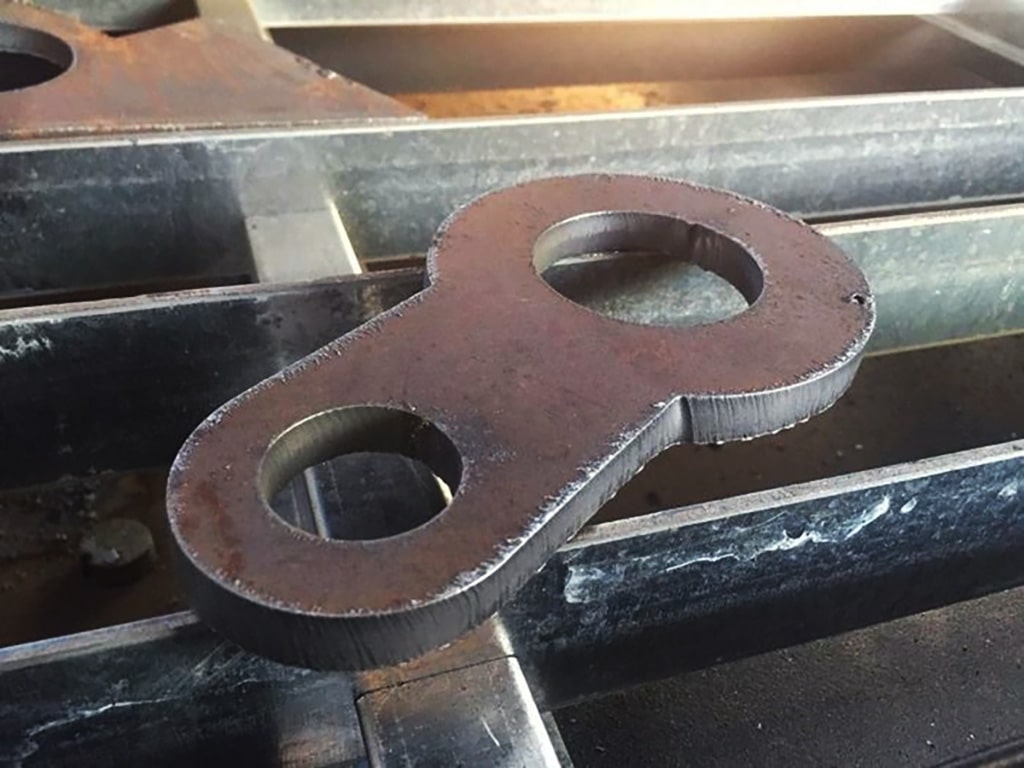 數控等離子切割生銹的金屬零件