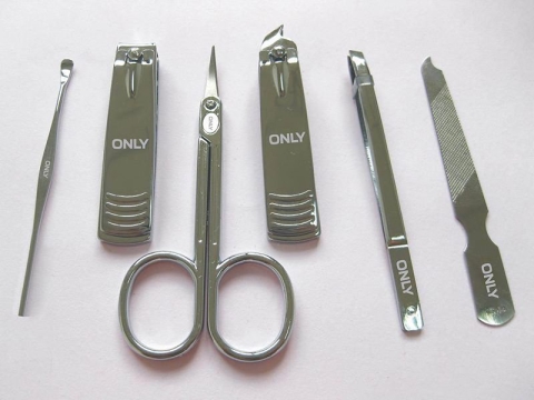 適用于金屬標牌、工藝品、藝術品、工具的光纖激光雕刻機