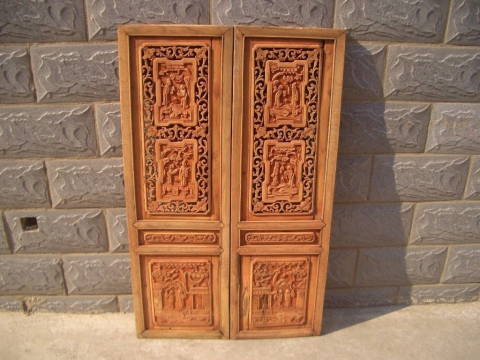 自動(dòng)換刀數(shù)控木工雕刻機(jī)，適用于木制家具制作項(xiàng)目