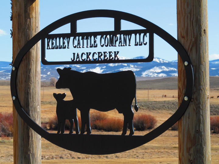 用于定制金屬標(biāo)牌項(xiàng)目的數(shù)控等離子切割工作臺(tái) 用于定制金屬標(biāo)牌項(xiàng)目的數(shù)控等離子切割工作臺(tái)