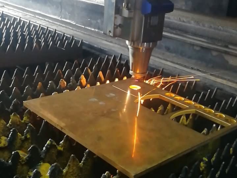 2000W 適用于銅和反光金屬的光纖激光切割機(jī)