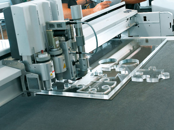 無(wú)模刀切割 PVC 軟玻璃 無(wú)模刀切割 PVC 軟玻璃