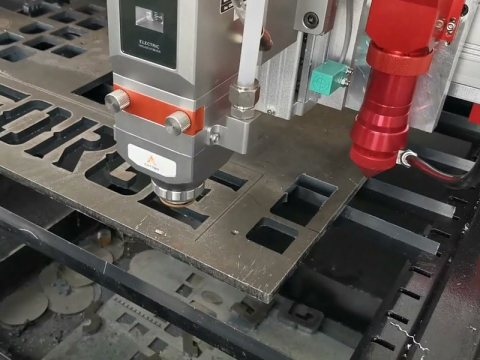 CO2 和光纖組合激光切割機，適用于金屬和木材