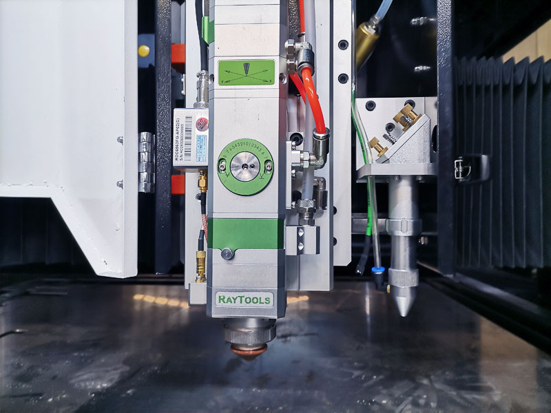 4x4 混合纖維和 CO2 激光切割頭 4x4 混合纖維和 CO2 激光切割頭