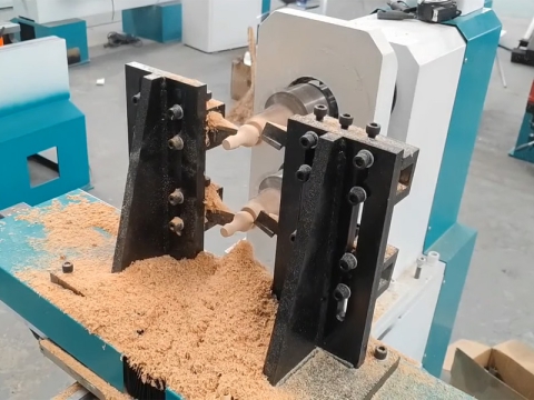 如何在一臺車床上同時制作多個木工項目？