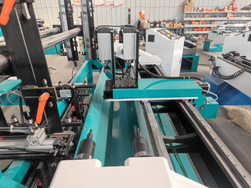 用于制作木制臺球桿的雙主軸數控車床