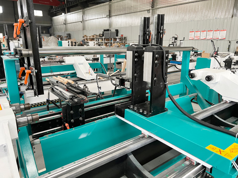 用于制作臺球桿的雙主軸數控木工車床