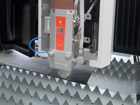 2024用于切割金屬板的最便宜的光纖激光切割機