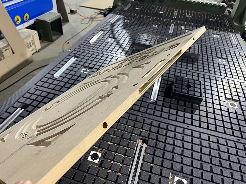 鉸鏈數(shù)控雕刻機 鉸鏈數(shù)控雕刻機